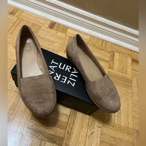 Naturalizer suede flats